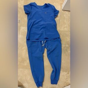 Figs Women’s Scrub Set (Zamora Pants (Size M) & Catarina Top (Size S)) Ceil Blue